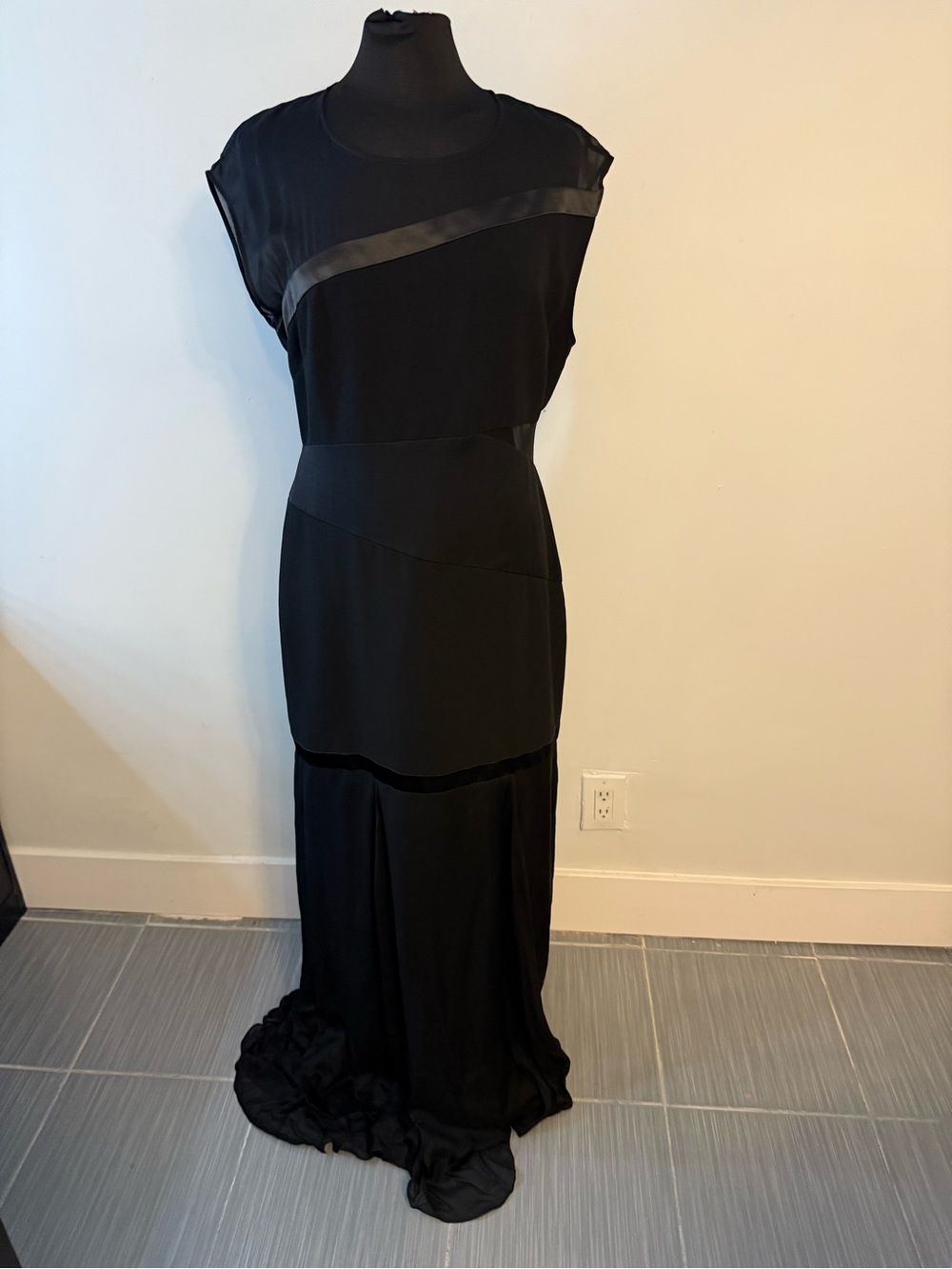 Halston heritage size 12 Elegant Black Women’s Evening Dress